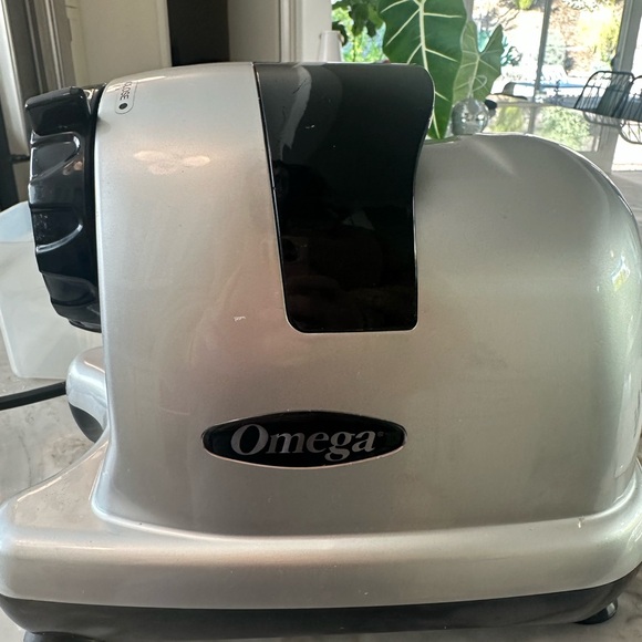 Omega MM900HDS Juicer | Medical Medium Celery Juicer - Picture 6 of 6